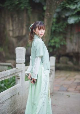 日韩新款少女校服_完整视频大全